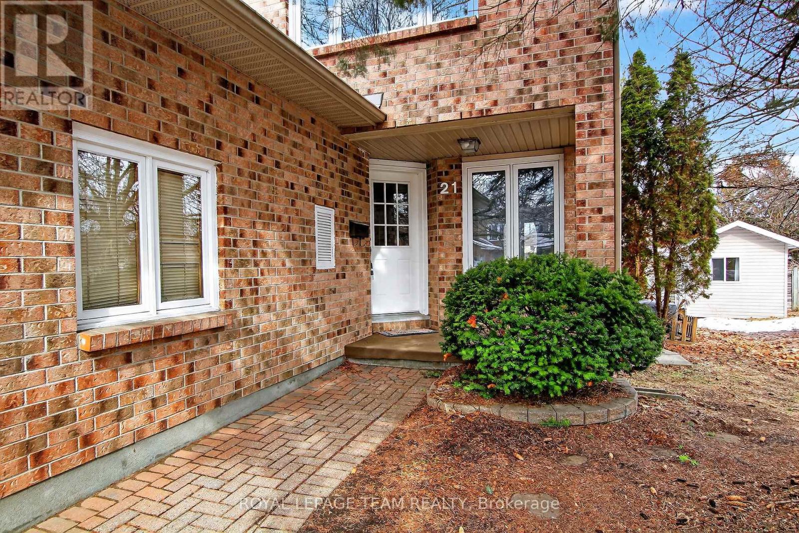 21 Baton Court, Ottawa, Ontario  K2L 4C8 - Photo 5 - X12873720