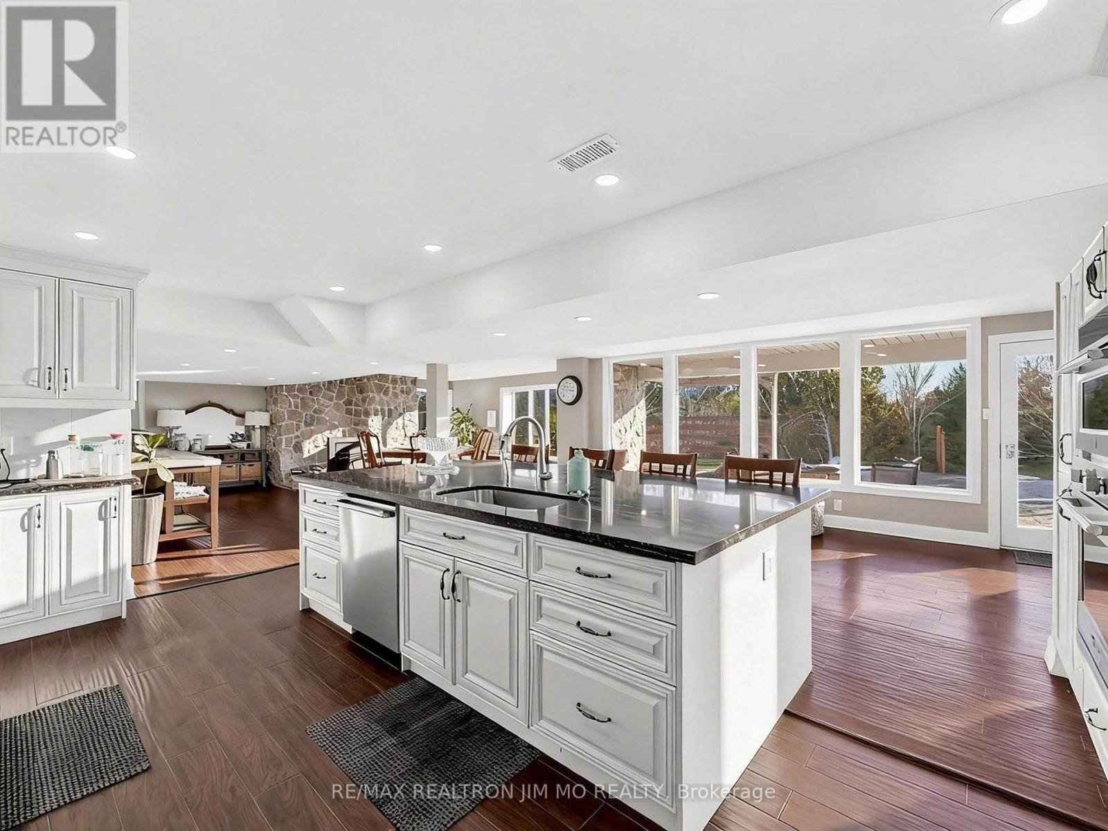 1785 Davis Drive W, King, Ontario  L3Y 4V9 - Photo 31 - N12869374