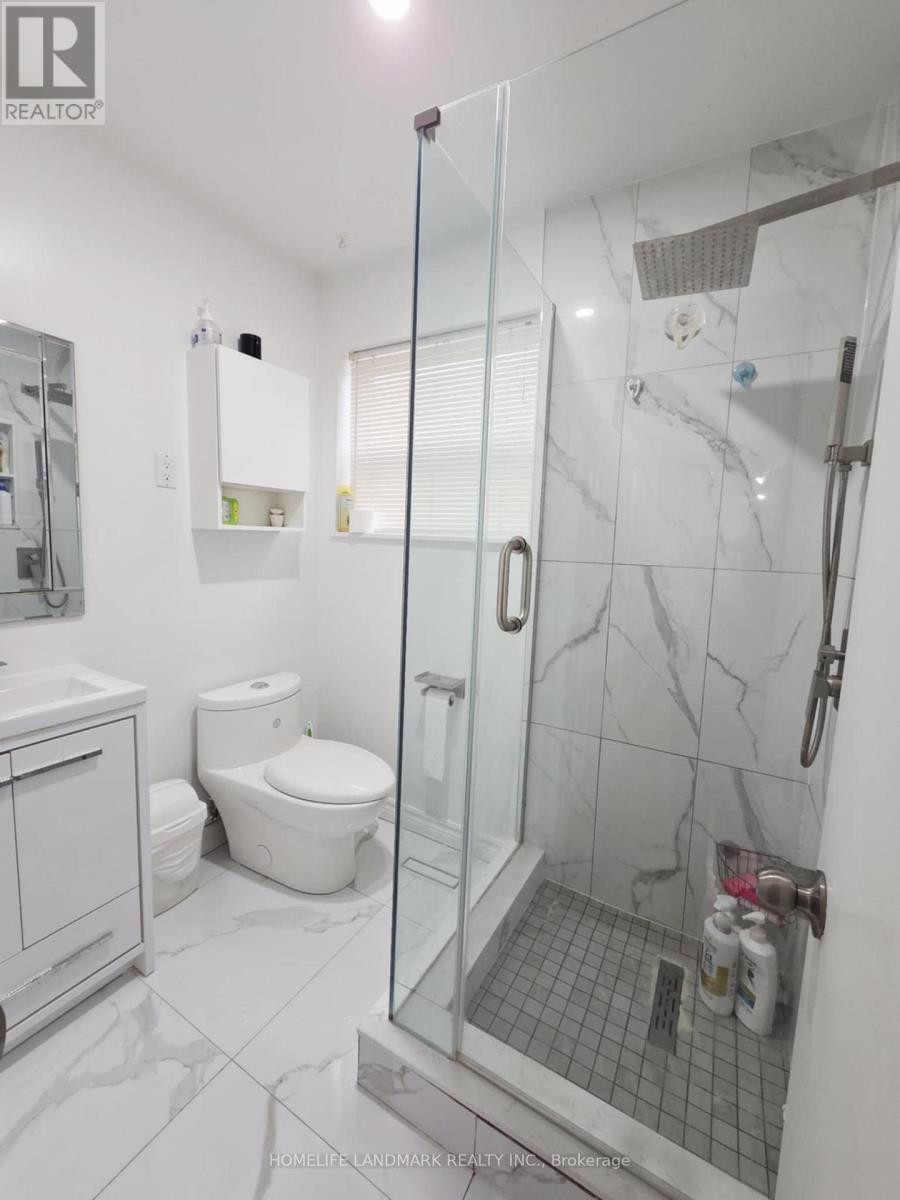 7 Burtonwood Crescent, Toronto, Ontario  M9V 3L9 - Photo 12 - W12873328