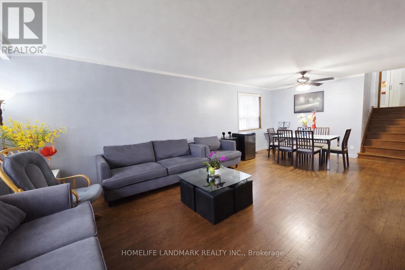 7 Burtonwood Crescent, Toronto, Ontario  M9V 3L9 - Photo 2 - W12873328