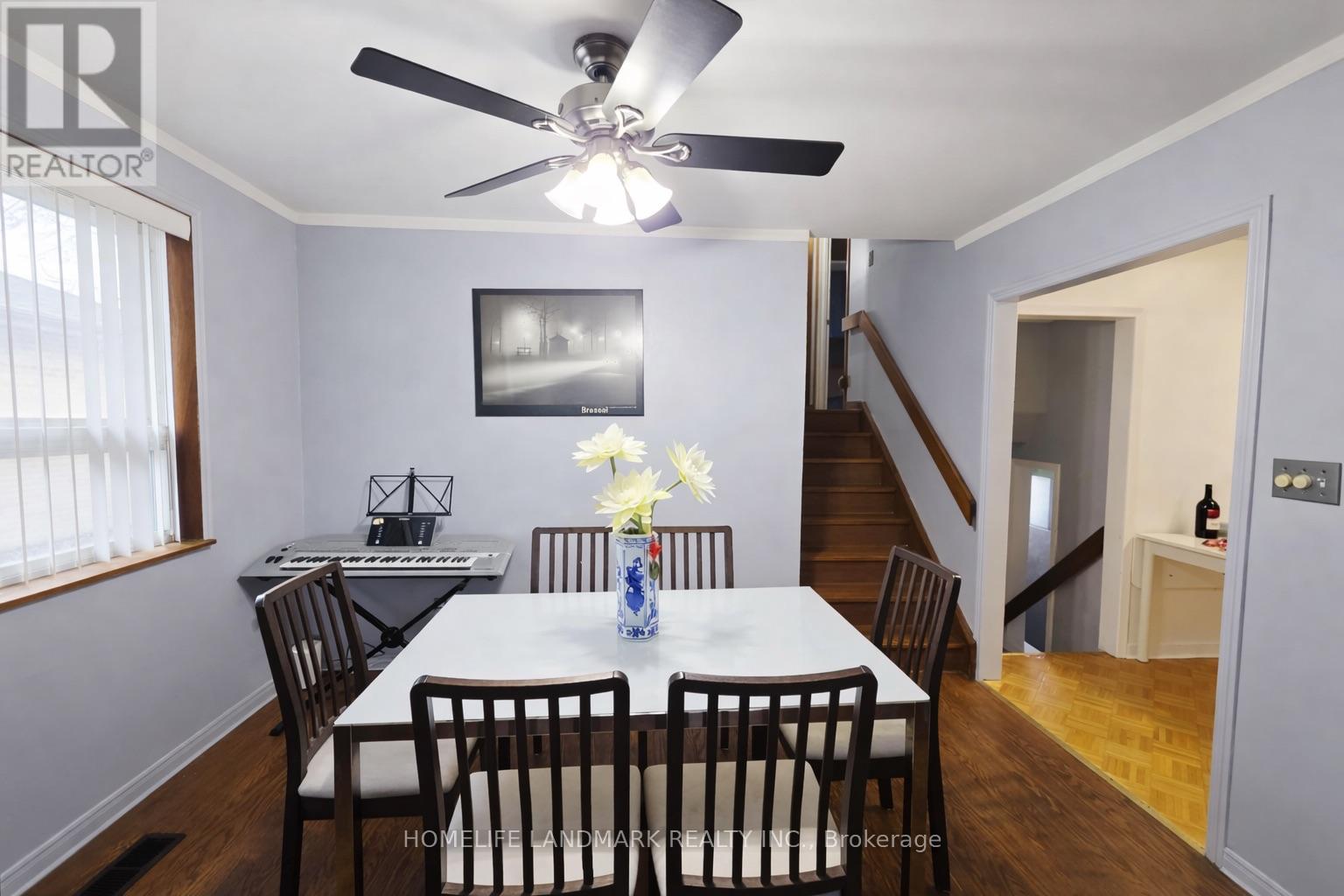 7 Burtonwood Crescent, Toronto, Ontario  M9V 3L9 - Photo 4 - W12873328