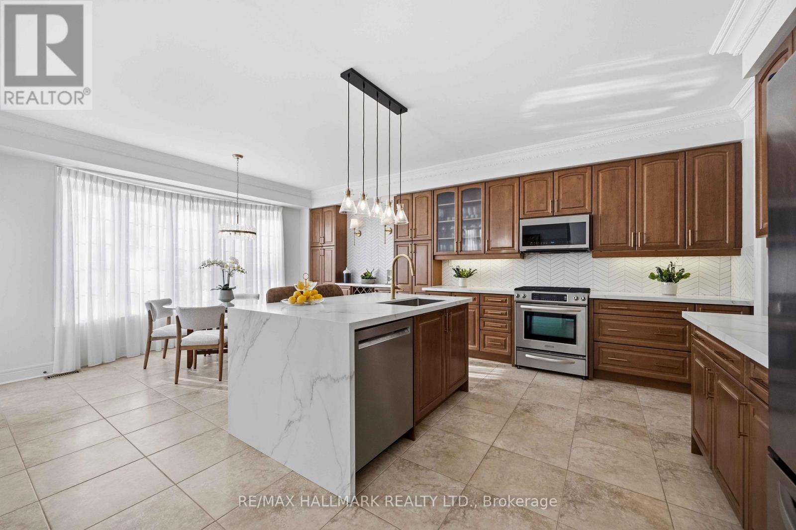 40 Sweet Anna Court, Vaughan (Patterson), Ontario  L6A 4E3 - Photo 11 - N12838952