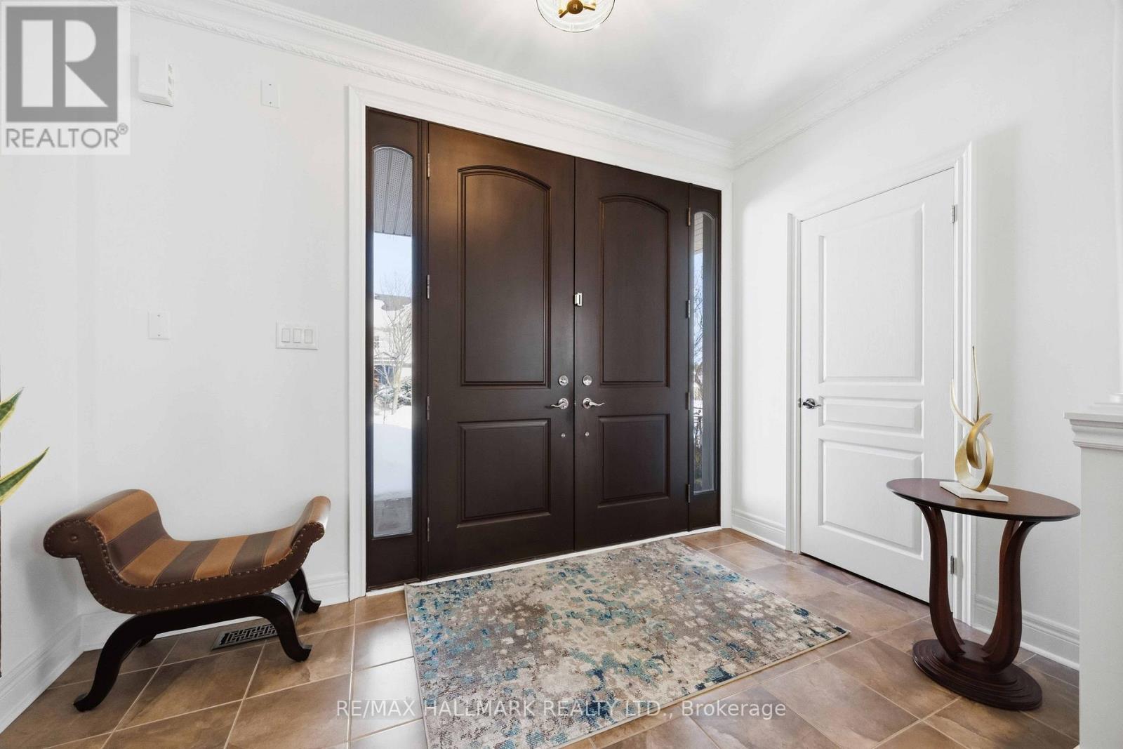 40 Sweet Anna Court, Vaughan (Patterson), Ontario  L6A 4E3 - Photo 2 - N12838952