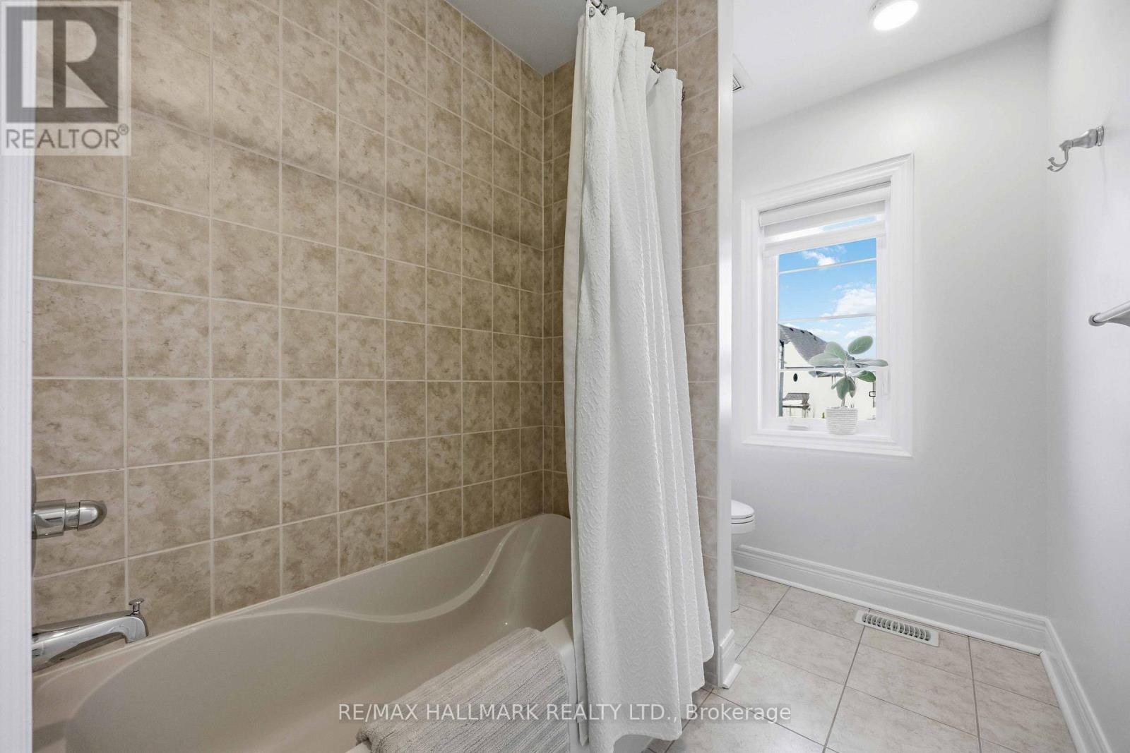 40 Sweet Anna Court, Vaughan (Patterson), Ontario  L6A 4E3 - Photo 37 - N12838952