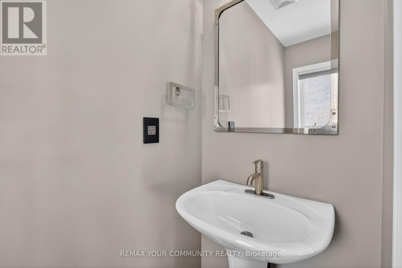 49 Matthewson Avenue, Bradford West Gwillimbury (Bradford), Ontario  L3Z 0P3 - Photo 10 - N12853208