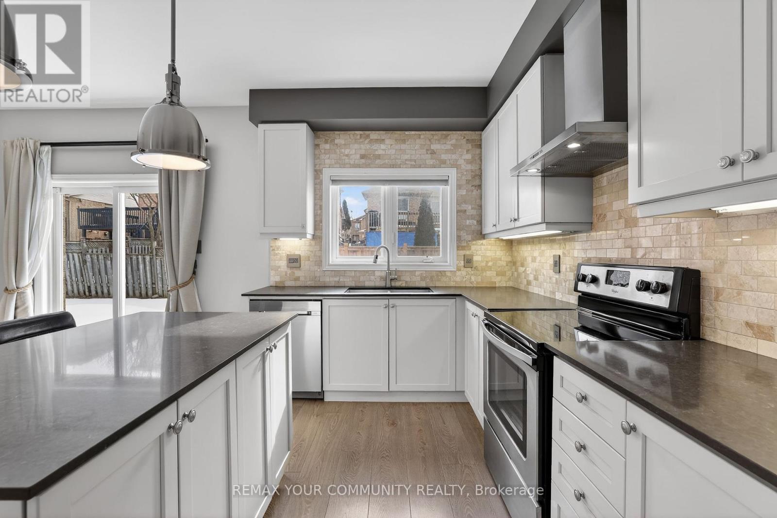 49 Matthewson Avenue, Bradford West Gwillimbury (Bradford), Ontario  L3Z 0P3 - Photo 15 - N12853208