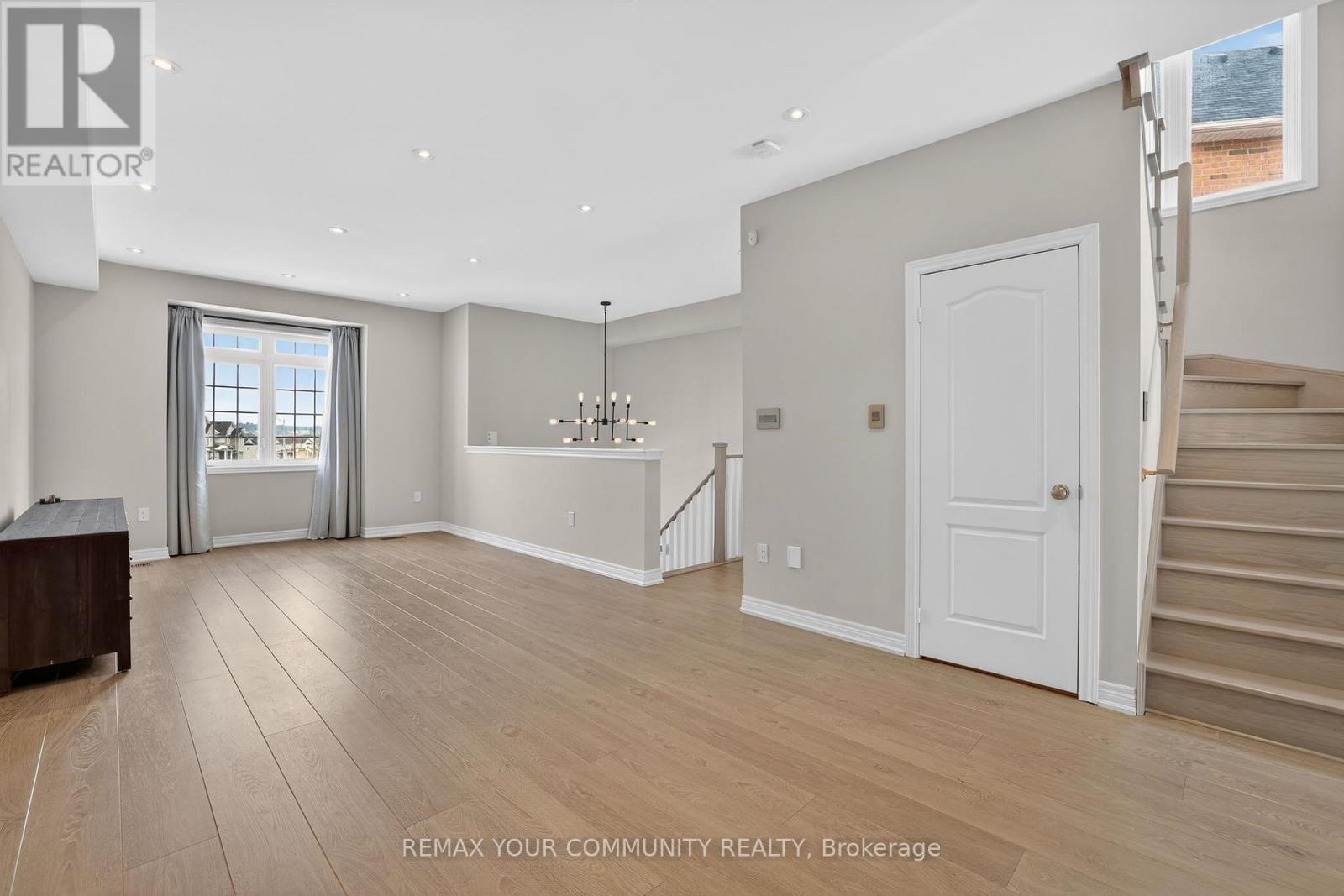 49 Matthewson Avenue, Bradford West Gwillimbury (Bradford), Ontario  L3Z 0P3 - Photo 7 - N12853208