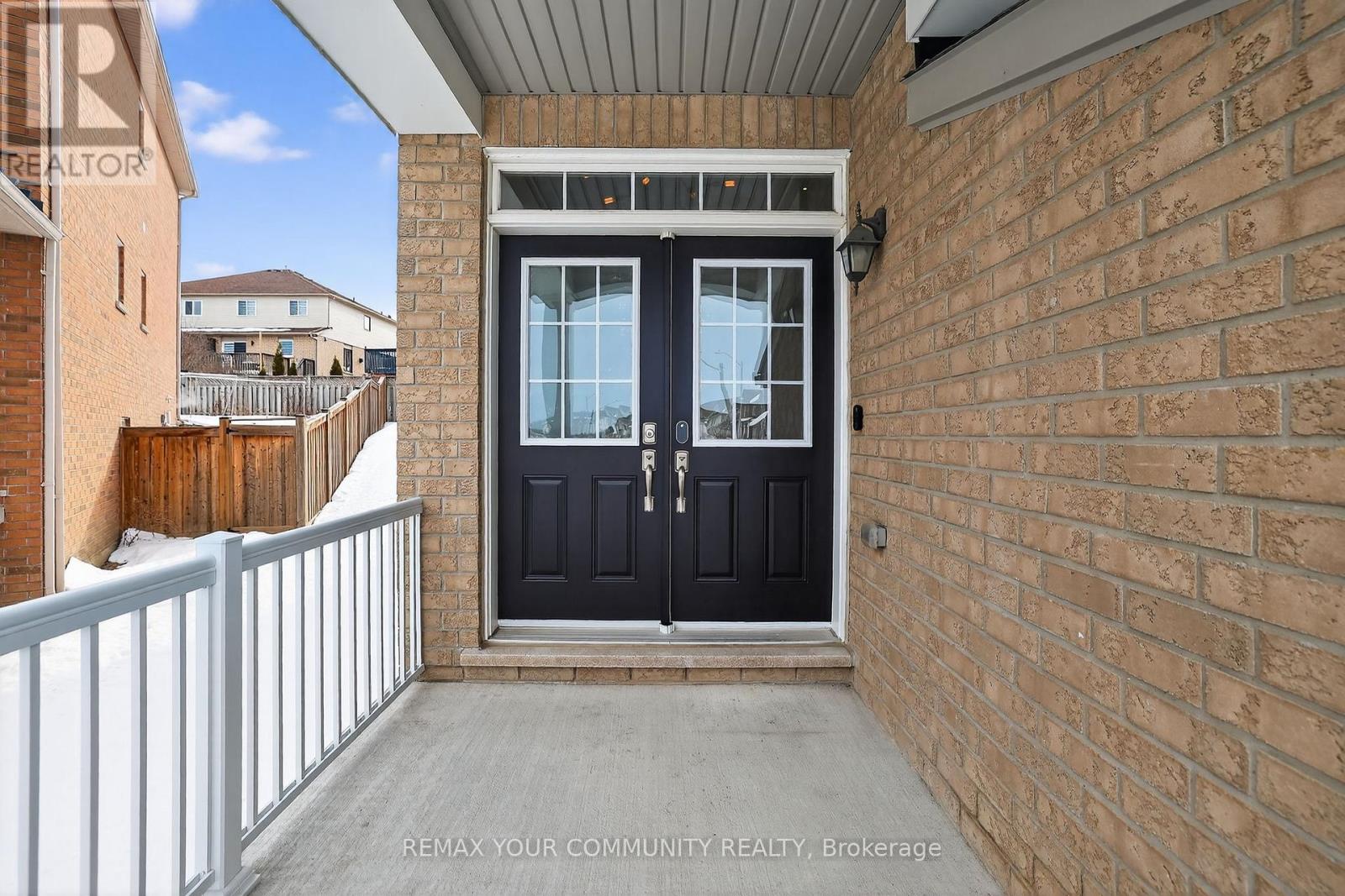 49 Matthewson Avenue, Bradford West Gwillimbury (Bradford), Ontario  L3Z 0P3 - Photo 4 - N12853208