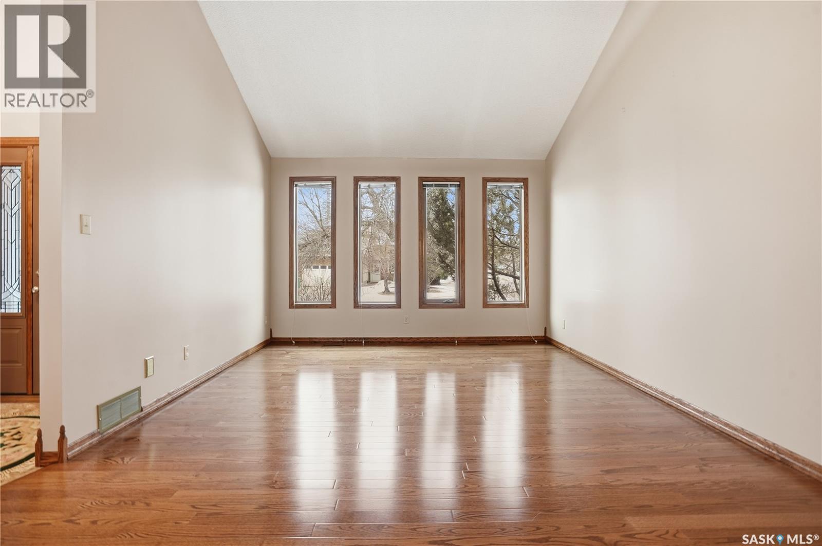 3747 Wetmore Crescent, Regina, Saskatchewan  S4V 2B7 - Photo 5 - SK030241