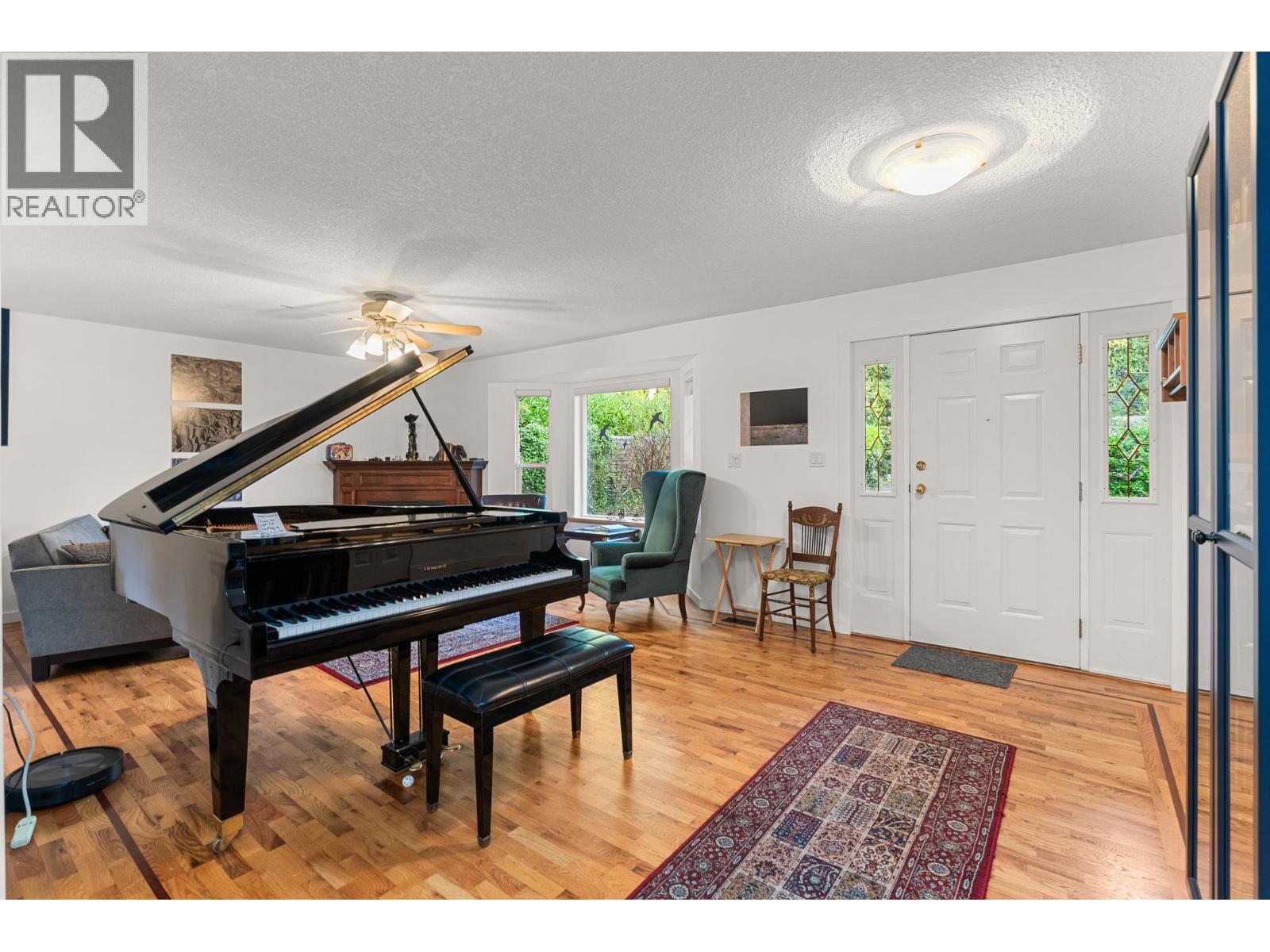 1559 Park Avenue, Roberts Creek, British Columbia  V0N 2W2 - Photo 4 - R3099109