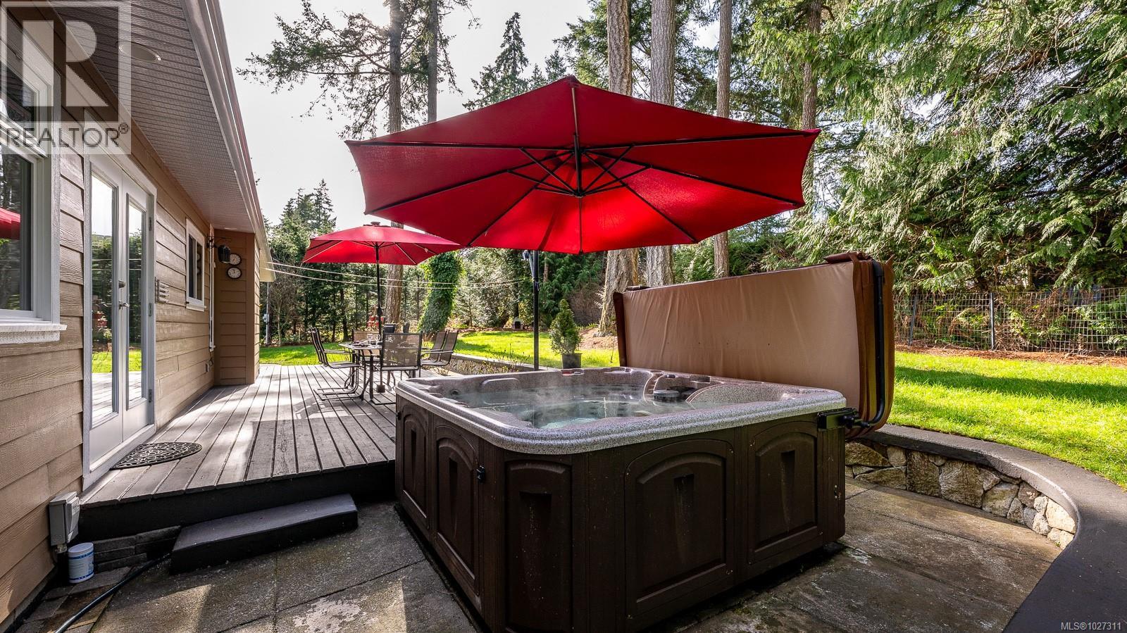 6503 Walker Frontage Rd, Fanny Bay, British Columbia  V0R 1W0 - Photo 8 - 1027311