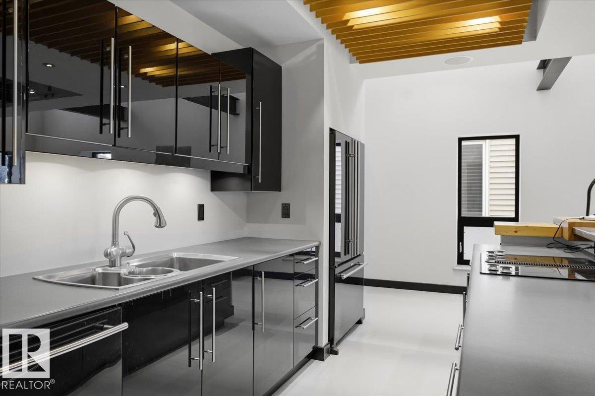 8709 92a Av Nw, Edmonton, Alberta  T6C 4G6 - Photo 3 - E4477017