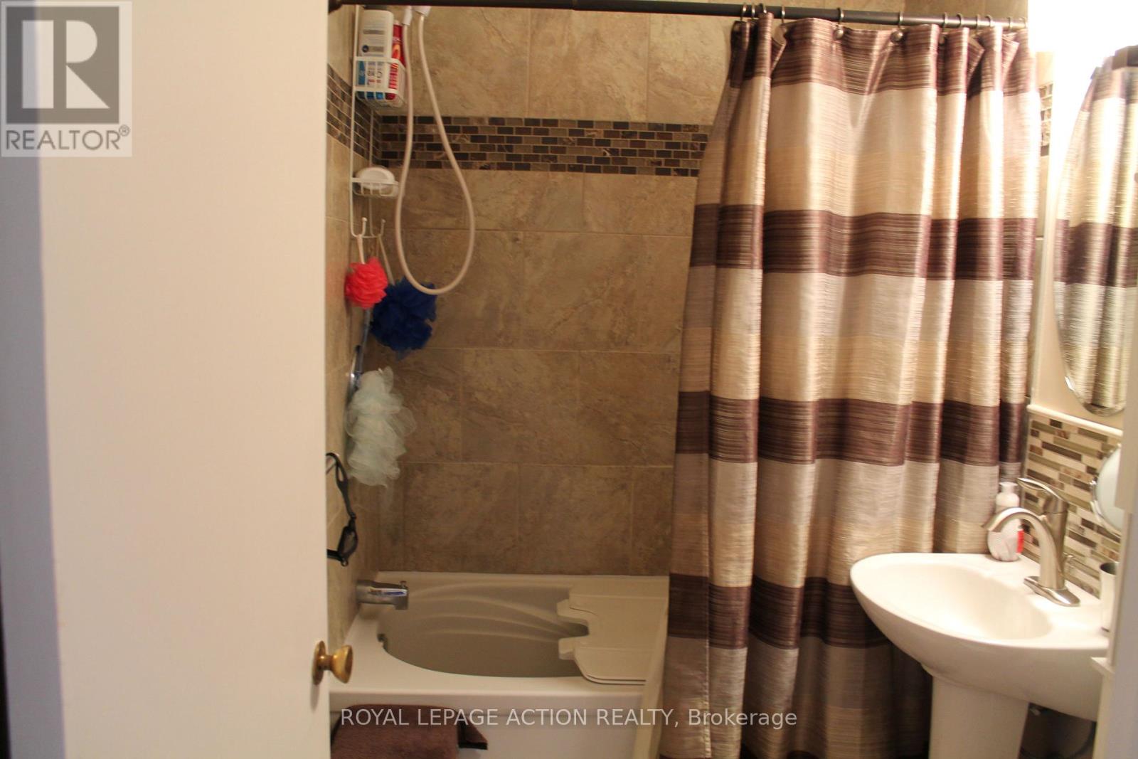 27 Collingdon Drive, Brantford, Ontario  N3S 3C9 - Photo 21 - X12865418