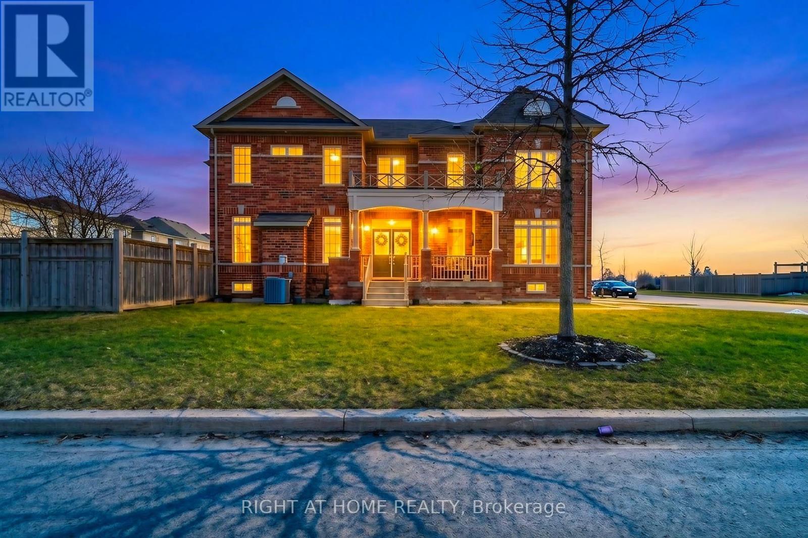 156 Mcdonald Crescent, Clarington (Newcastle), Ontario  L1B 1G9 - Photo 2 - E12873442