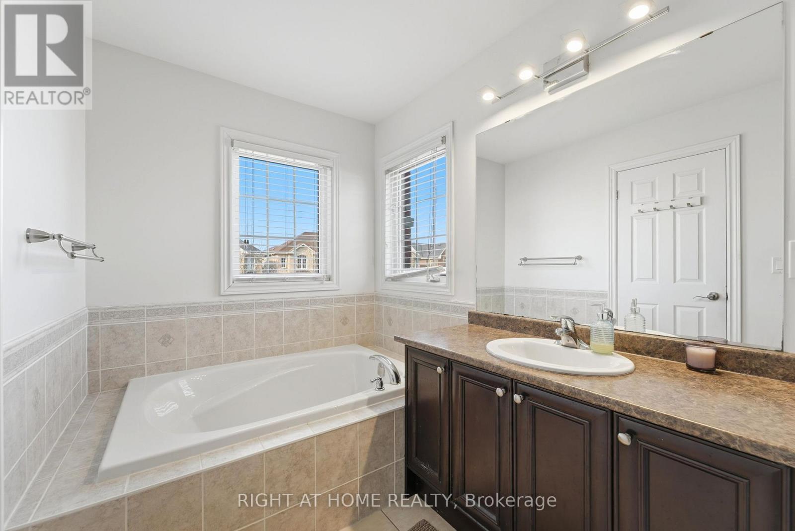 156 Mcdonald Crescent, Clarington (Newcastle), Ontario  L1B 1G9 - Photo 25 - E12873442