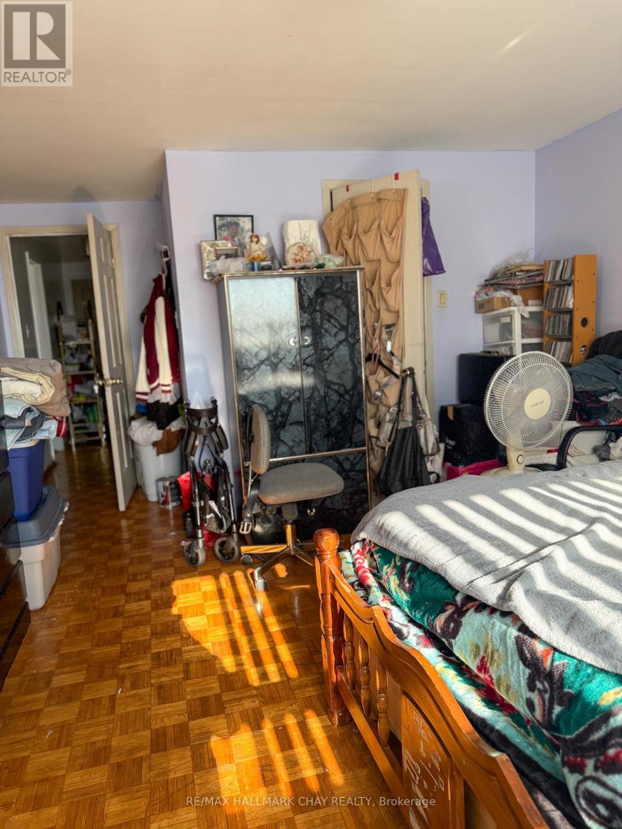 128 Blossom Crescent, Toronto (Glenfield-Jane Heights), Ontario  M3N 2B2 - Photo 4 - W12725834