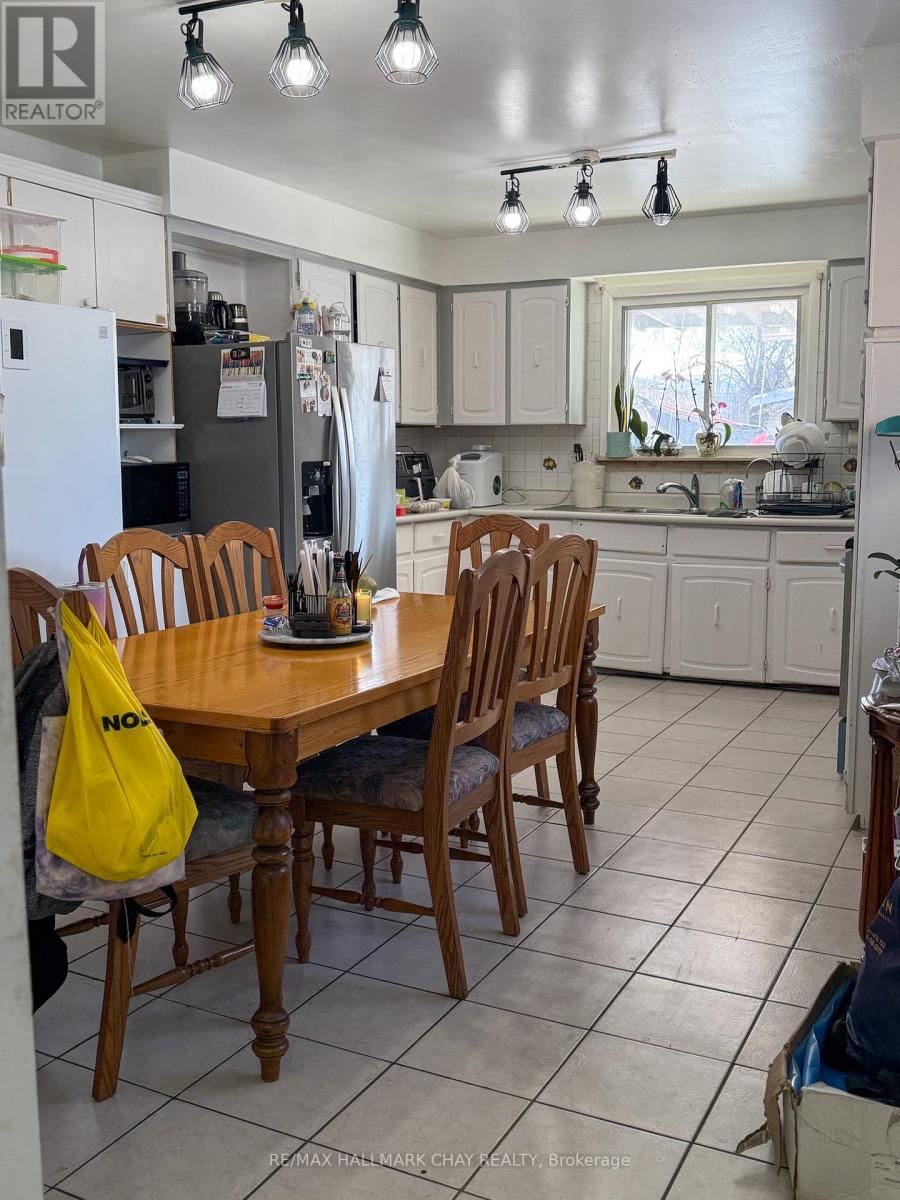 128 Blossom Crescent, Toronto (Glenfield-Jane Heights), Ontario  M3N 2B2 - Photo 2 - W12725834