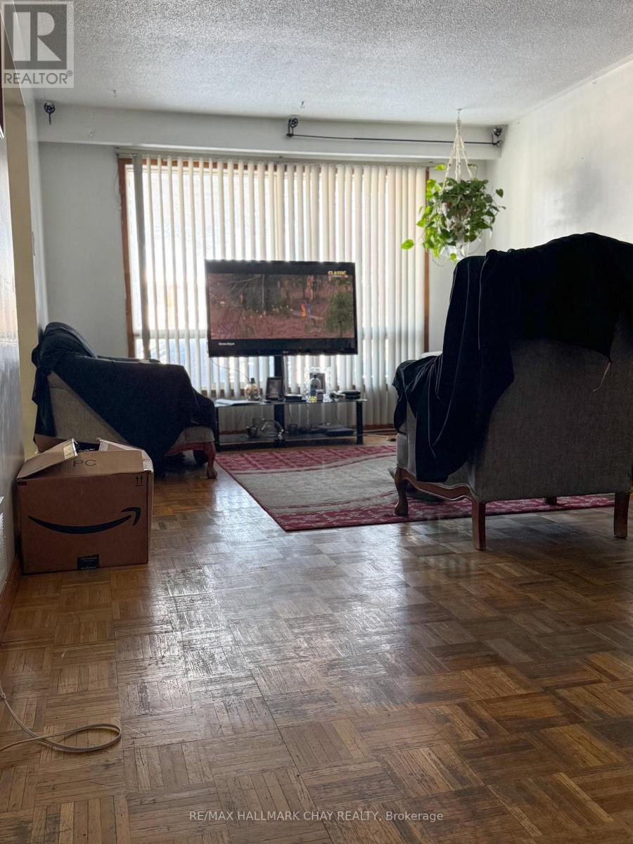 128 Blossom Crescent, Toronto (Glenfield-Jane Heights), Ontario  M3N 2B2 - Photo 5 - W12725834