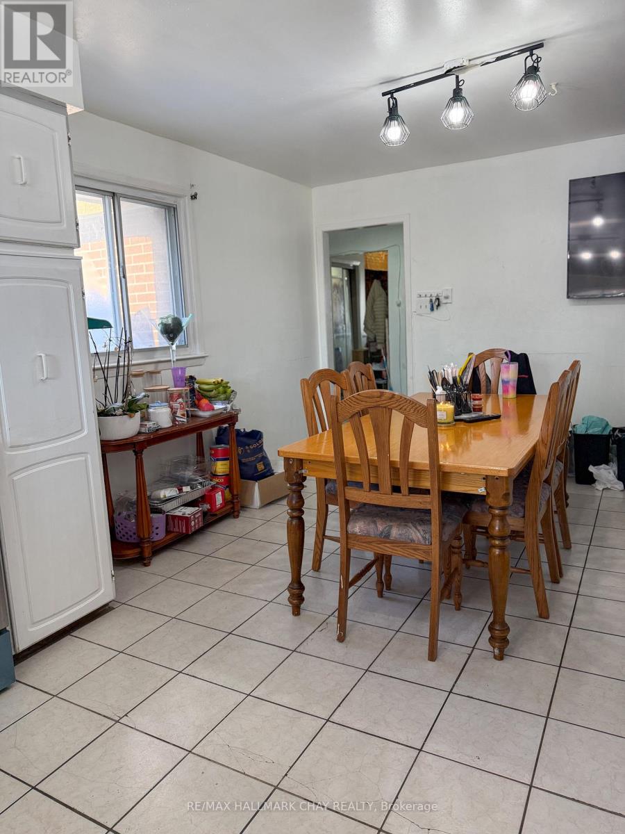 128 Blossom Crescent, Toronto (Glenfield-Jane Heights), Ontario  M3N 2B2 - Photo 3 - W12725834