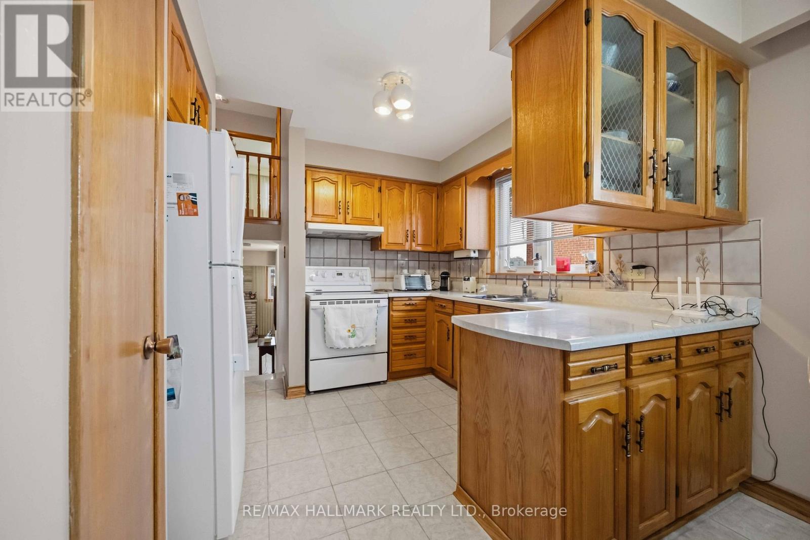 47 Paulvale Crescent, Toronto (York University Heights), Ontario  M3J 1K4 - Photo 8 - W12815240