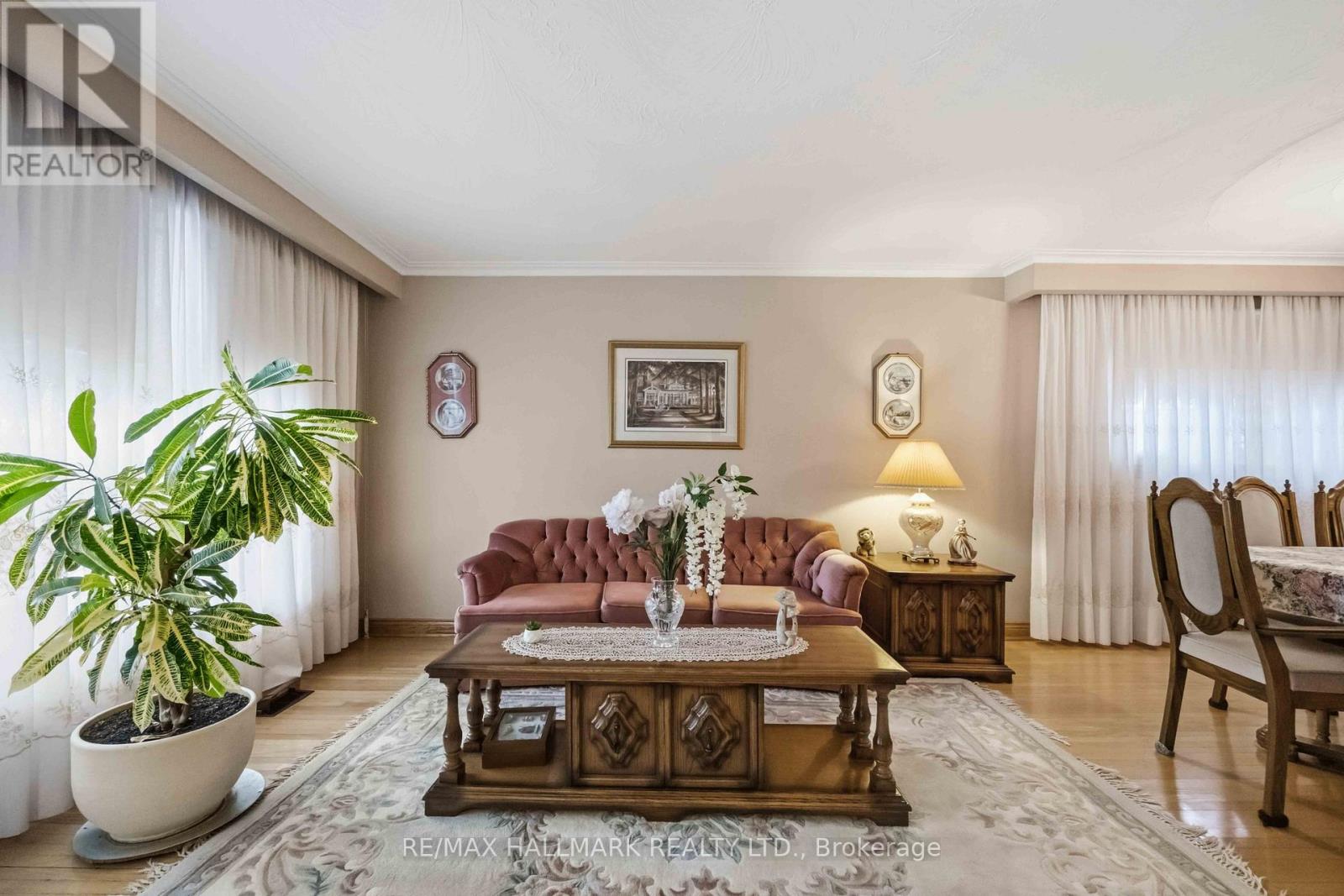 47 Paulvale Crescent, Toronto (York University Heights), Ontario  M3J 1K4 - Photo 5 - W12815240