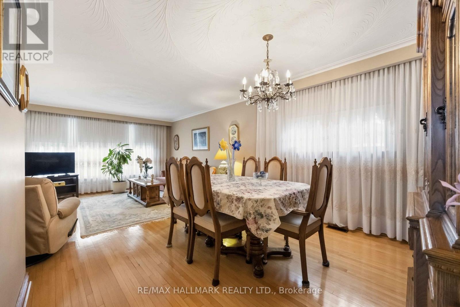 47 Paulvale Crescent, Toronto (York University Heights), Ontario  M3J 1K4 - Photo 6 - W12815240