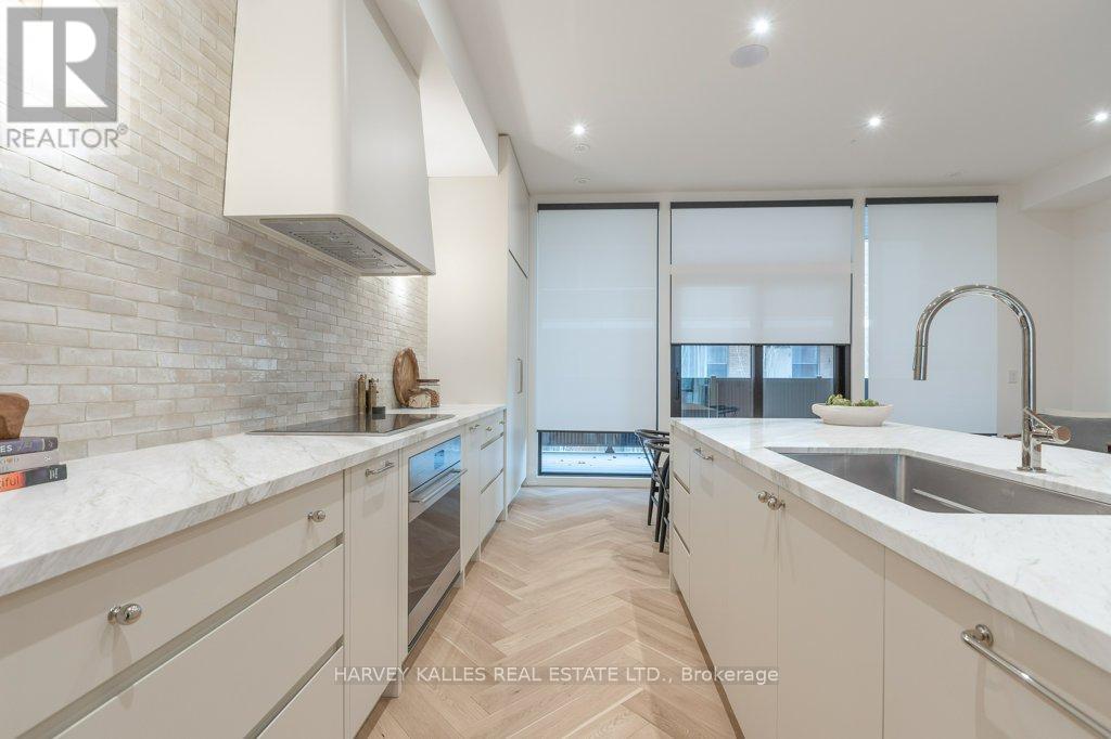 36 Evergreen Gardens, Toronto (Leaside), Ontario  M4G 1C5 - Photo 18 - C12875206