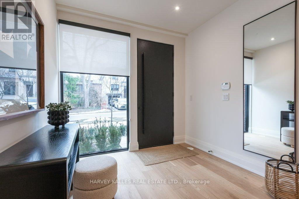 36 Evergreen Gardens, Toronto (Leaside), Ontario  M4G 1C5 - Photo 2 - C12875206