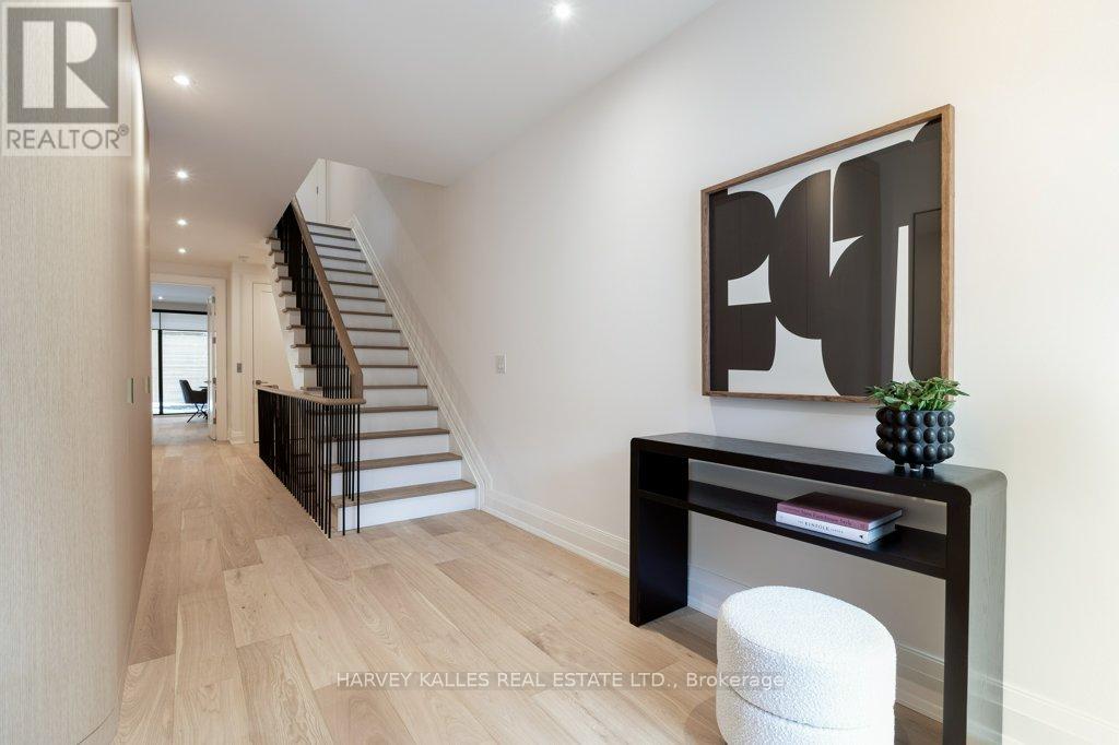 36 Evergreen Gardens, Toronto (Leaside), Ontario  M4G 1C5 - Photo 4 - C12875206