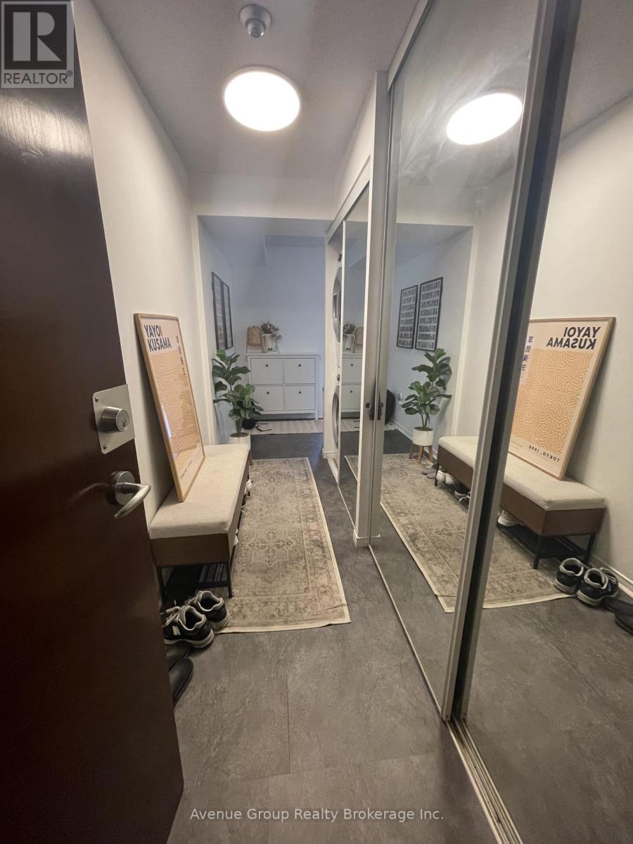 3005 - 750 Bay Street, Toronto (Bay Street Corridor), Ontario  M5G 1N6 - Photo 2 - C12875224