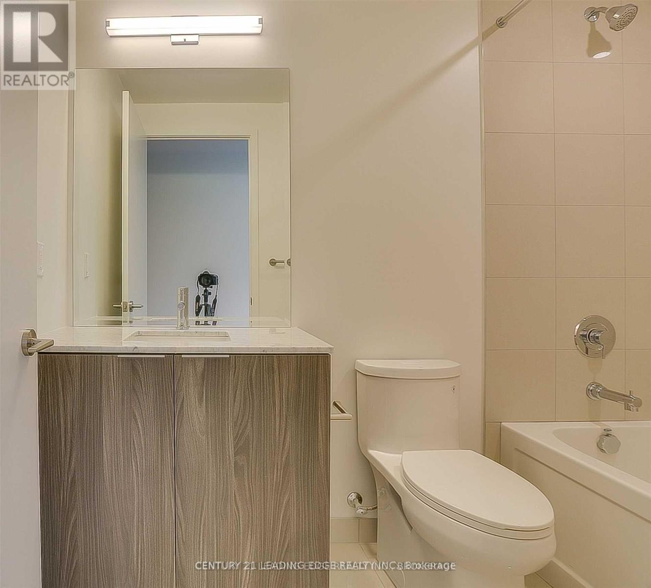 207 - 15 Queens Quay E, Toronto, Ontario  M5E 0C5 - Photo 5 - C12875296