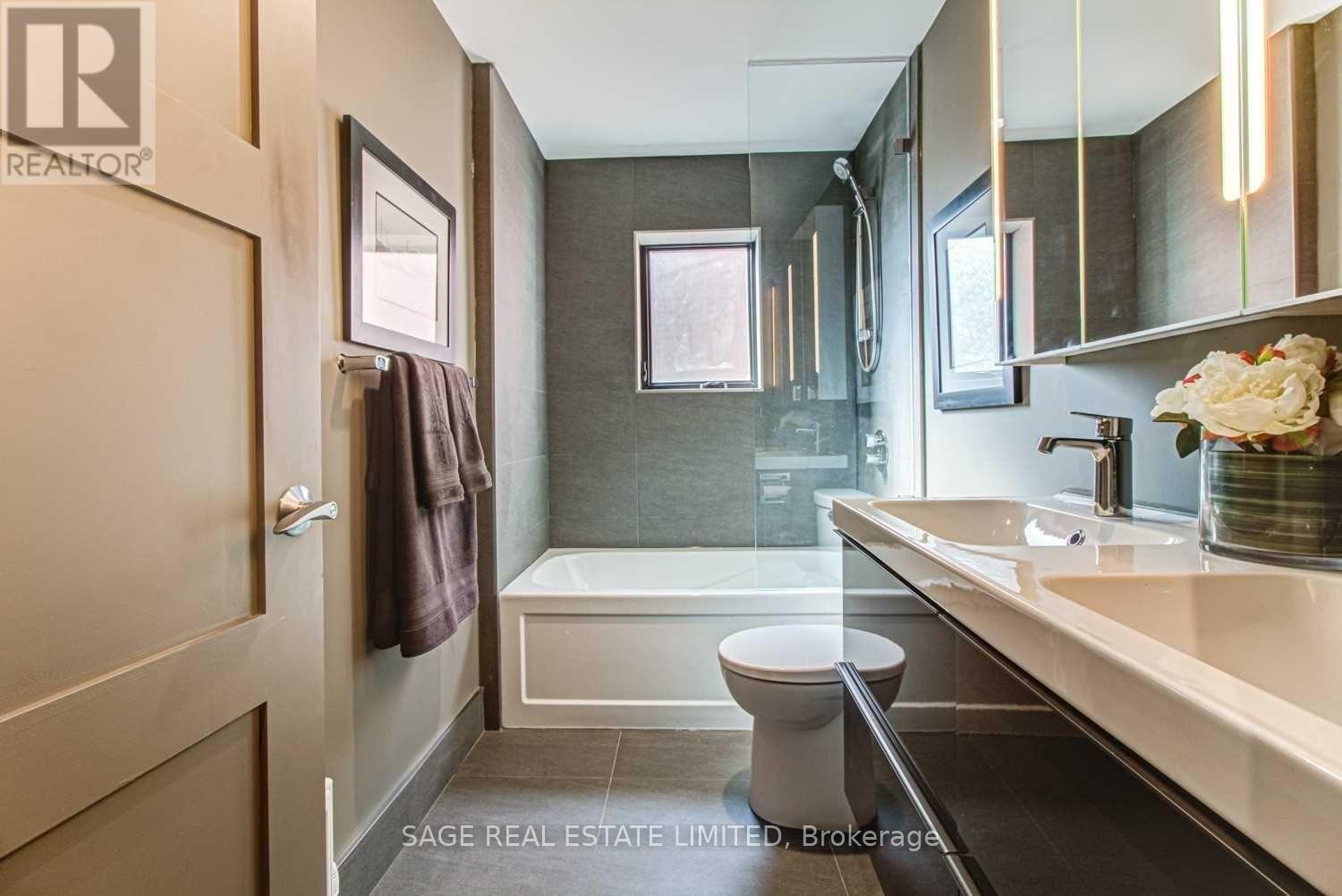 Main - 671 Dufferin Street, Toronto (Little Portugal), Ontario  M6K 2B2 - Photo 11 - C12875328