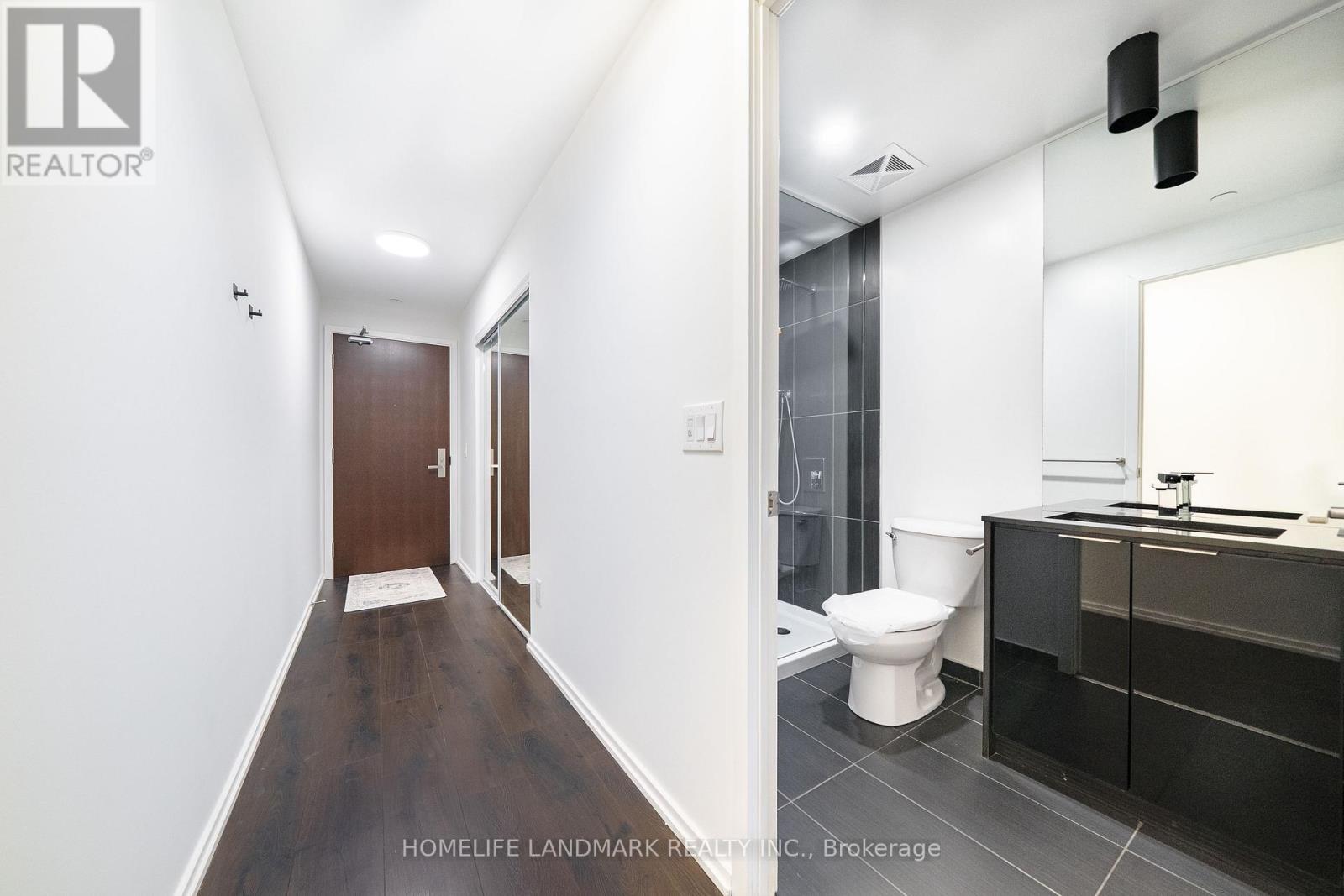 1611 - 70 Temperance Street, Toronto, Ontario  M5H 4E8 - Photo 3 - C12875426