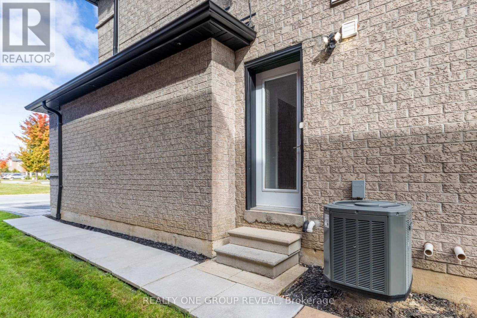 1 Bridgid Drive, Whitby (Williamsburg), Ontario  L1P 1T7 - Photo 32 - E12875232