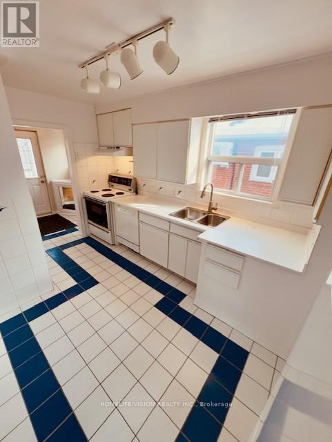 Main - 110 Cedarcrest Boulevard, Toronto (O'connor-Parkview), Ontario  M4B 2P3 - Photo 5 - E12875400