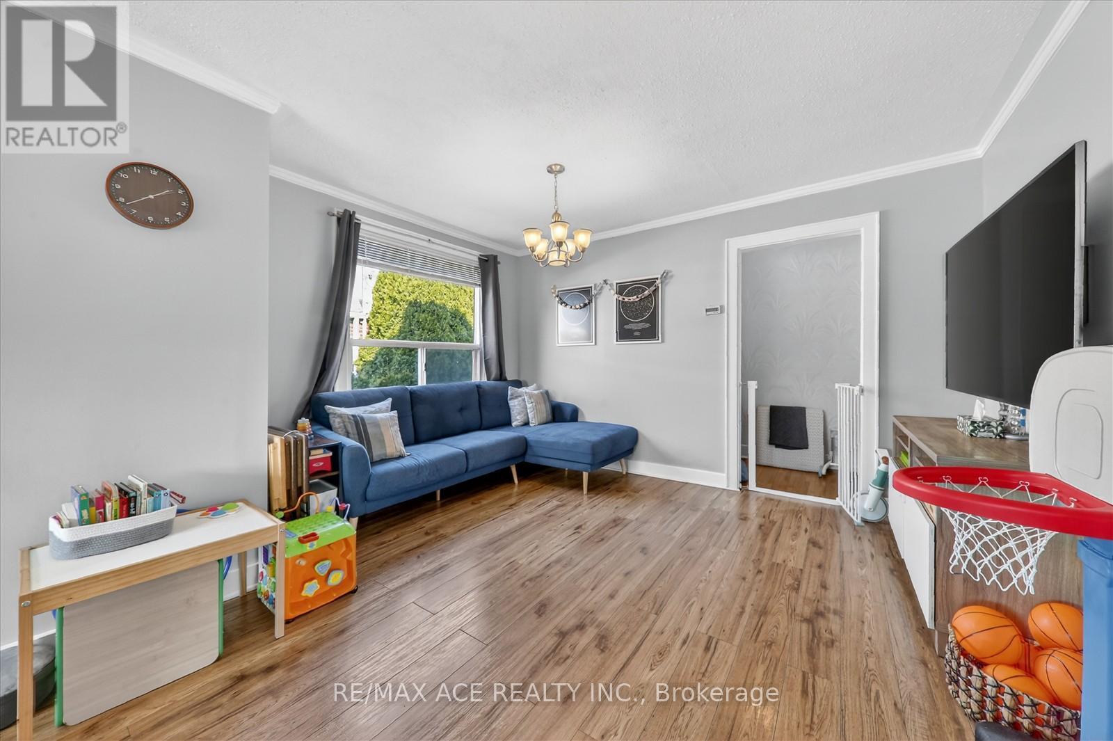 36 Bertha Avenue, Toronto, Ontario  M1L 3L9 - Photo 13 - E12875432