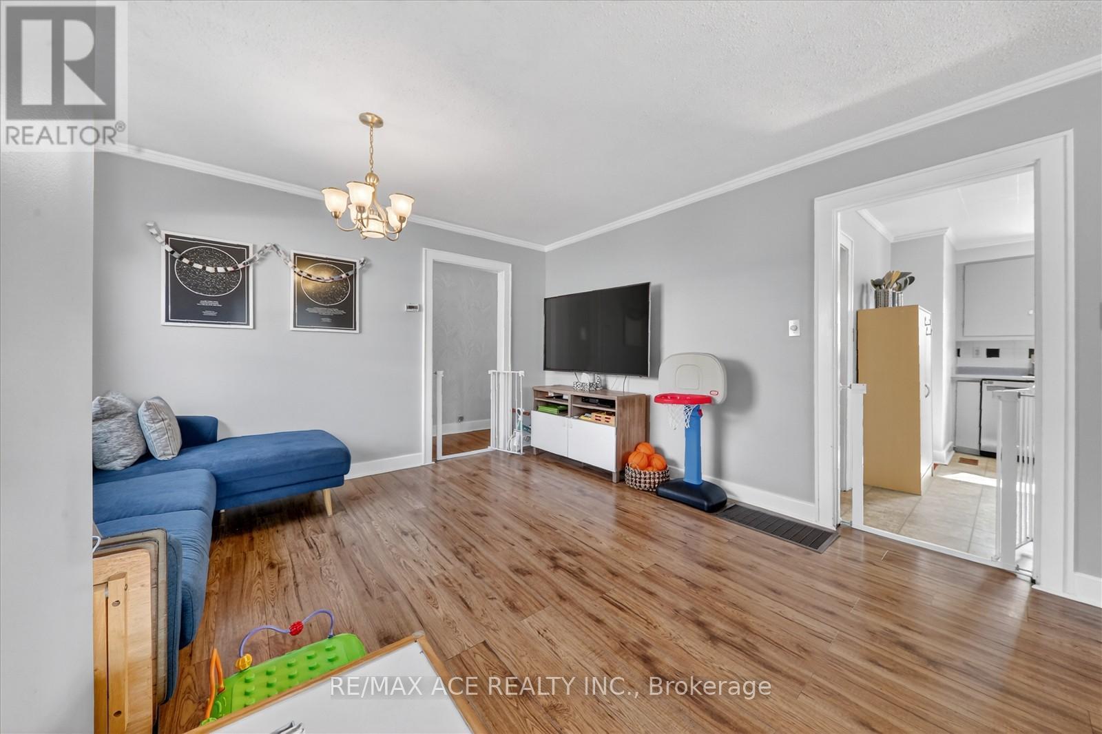 36 Bertha Avenue, Toronto, Ontario  M1L 3L9 - Photo 14 - E12875432