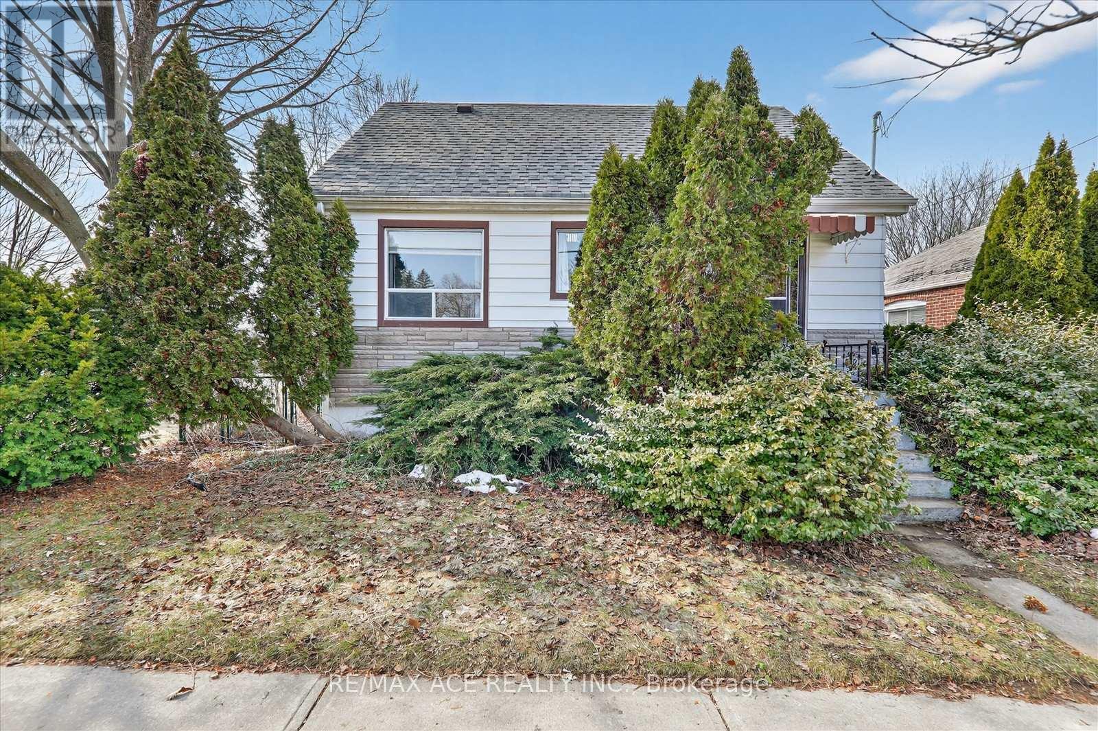 36 Bertha Avenue, Toronto, Ontario  M1L 3L9 - Photo 3 - E12875432