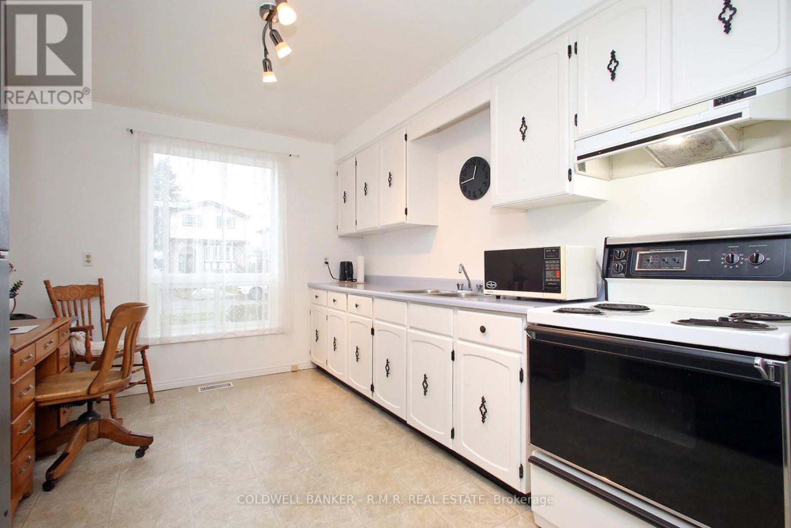 36 Loscombe Drive, Clarington, Ontario  L1C 3S9 - Photo 3 - E12875244