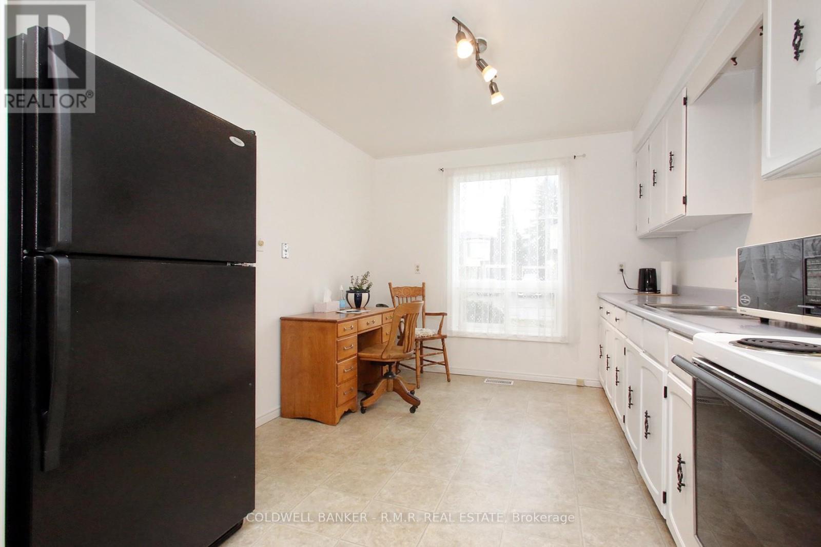 36 Loscombe Drive, Clarington, Ontario  L1C 3S9 - Photo 5 - E12875244