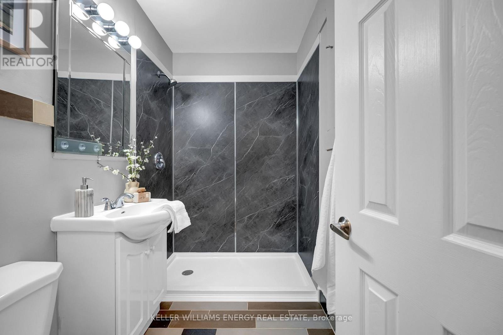 372 Garden Court, Oshawa, Ontario  L1J 3E4 - Photo 17 - E12875636