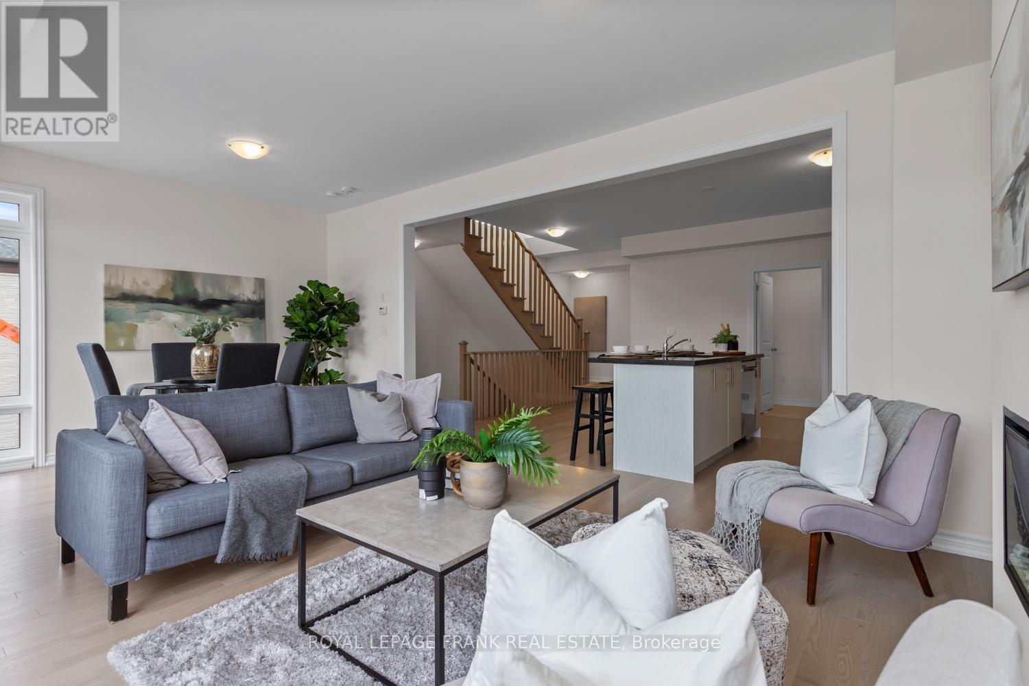 26 Gunton Street, Aurora, Ontario  L4G 4A9 - Photo 4 - N12875246