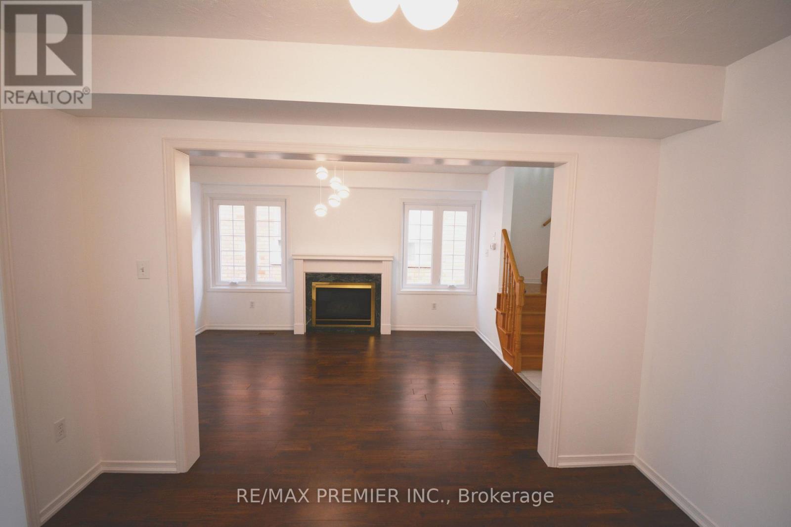 126 Pinedale Gate, Vaughan (East Woodbridge), Ontario  L4L 8X3 - Photo 11 - N12875240