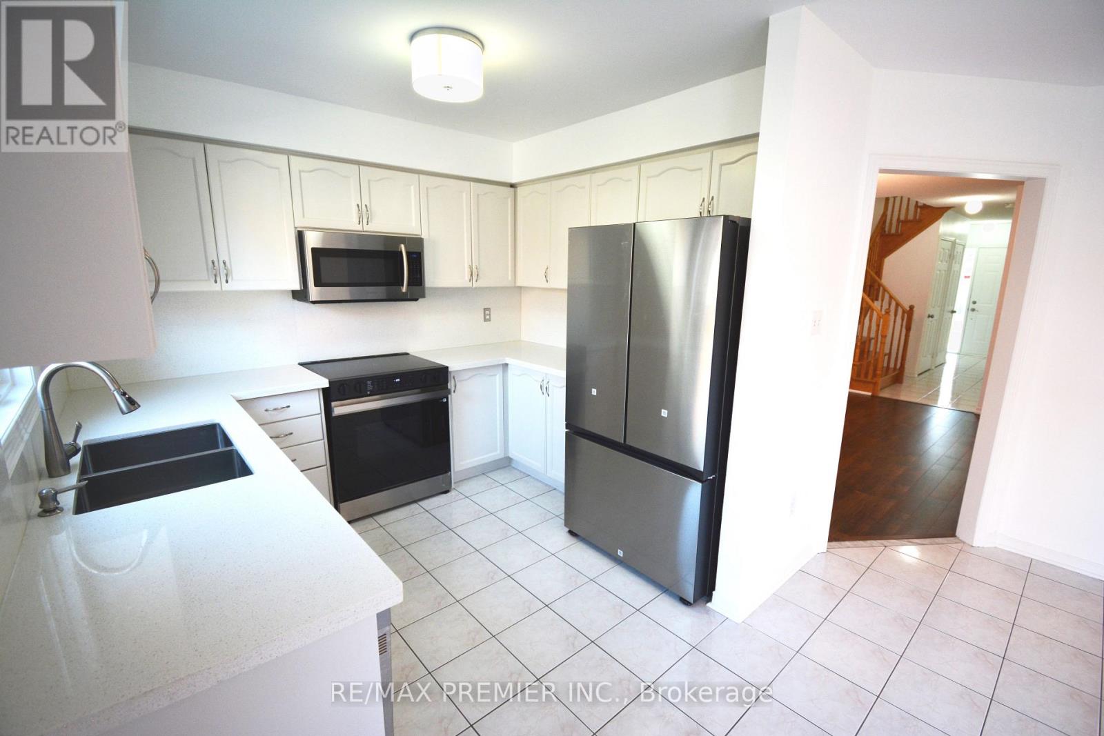 126 Pinedale Gate, Vaughan (East Woodbridge), Ontario  L4L 8X3 - Photo 14 - N12875240