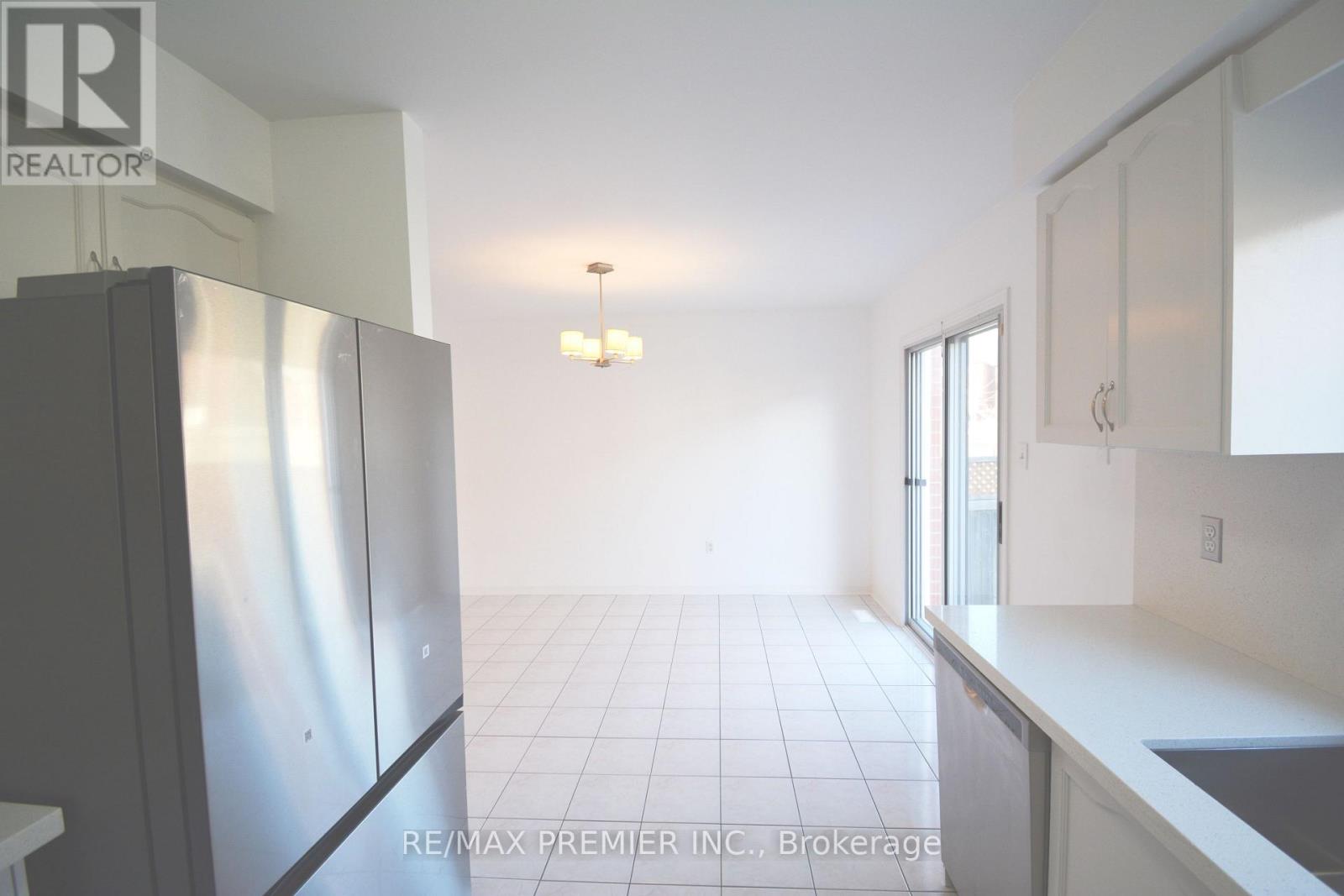 126 Pinedale Gate, Vaughan (East Woodbridge), Ontario  L4L 8X3 - Photo 15 - N12875240