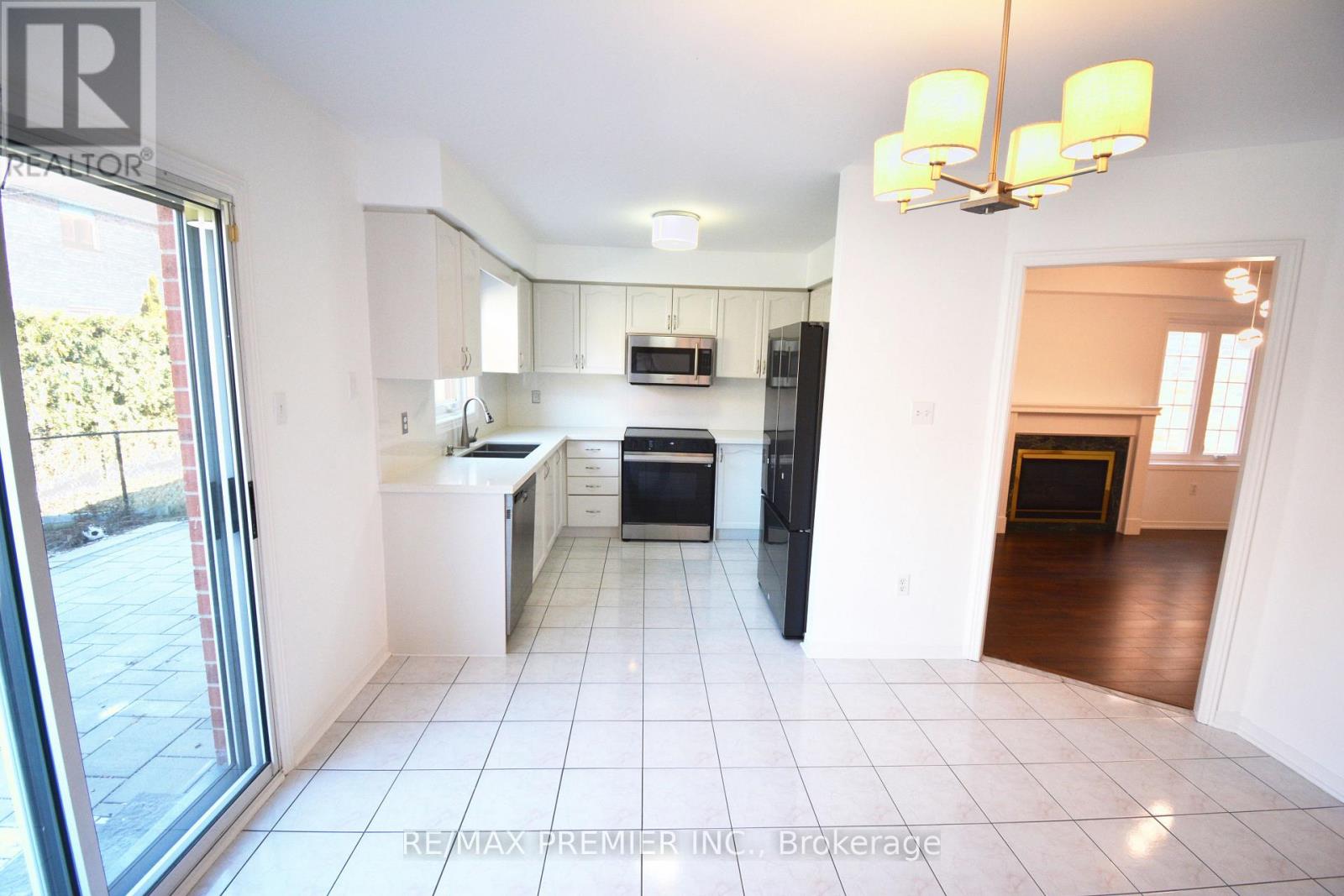 126 Pinedale Gate, Vaughan (East Woodbridge), Ontario  L4L 8X3 - Photo 16 - N12875240