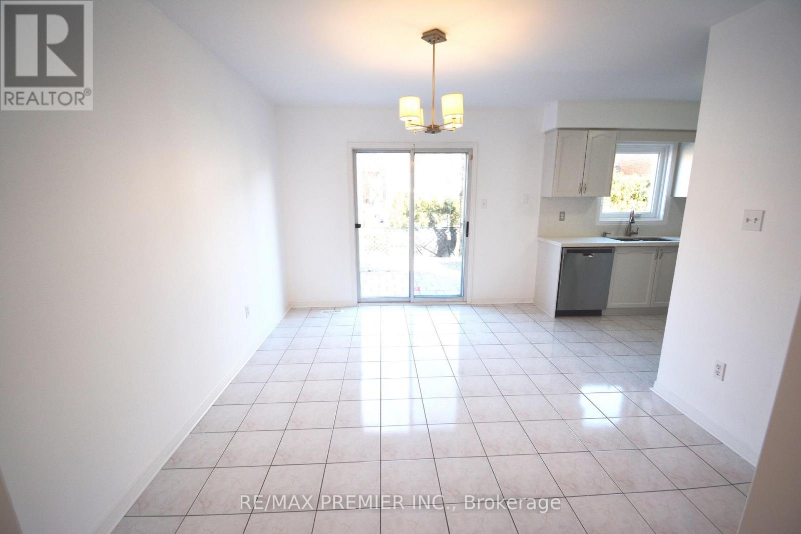 126 Pinedale Gate, Vaughan (East Woodbridge), Ontario  L4L 8X3 - Photo 19 - N12875240