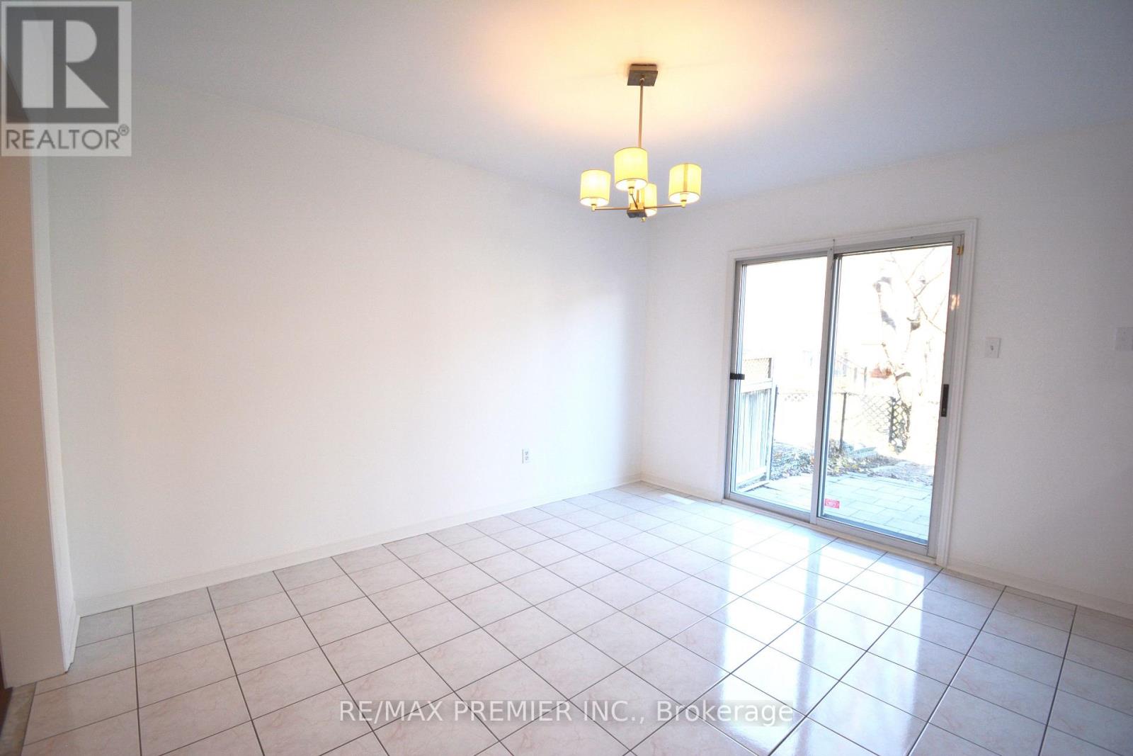 126 Pinedale Gate, Vaughan (East Woodbridge), Ontario  L4L 8X3 - Photo 21 - N12875240
