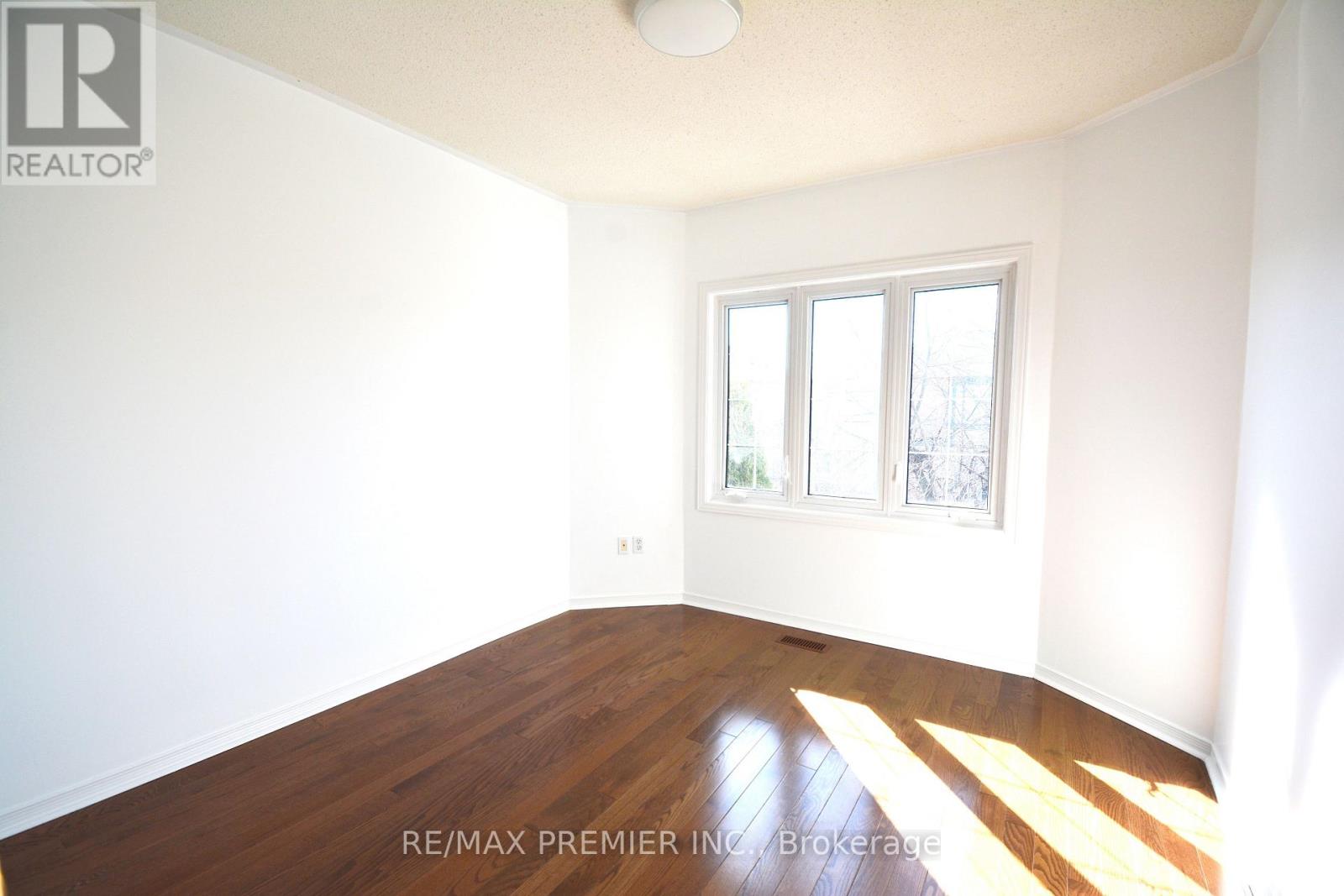 126 Pinedale Gate, Vaughan (East Woodbridge), Ontario  L4L 8X3 - Photo 36 - N12875240