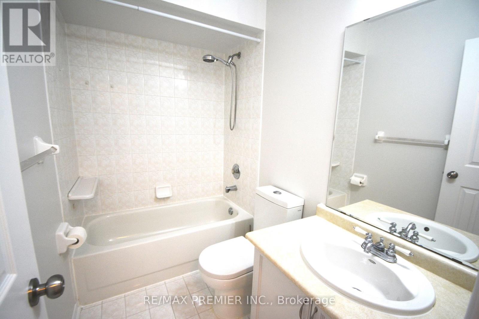 126 Pinedale Gate, Vaughan (East Woodbridge), Ontario  L4L 8X3 - Photo 37 - N12875240